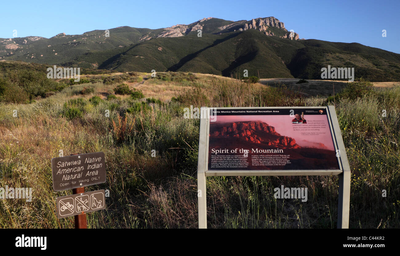 Signs point out Boney Mountain and the trail to Satwiwa Native American Indian  Natural Area at Rancho Sierra Vista/Satwiwa Stock Photo