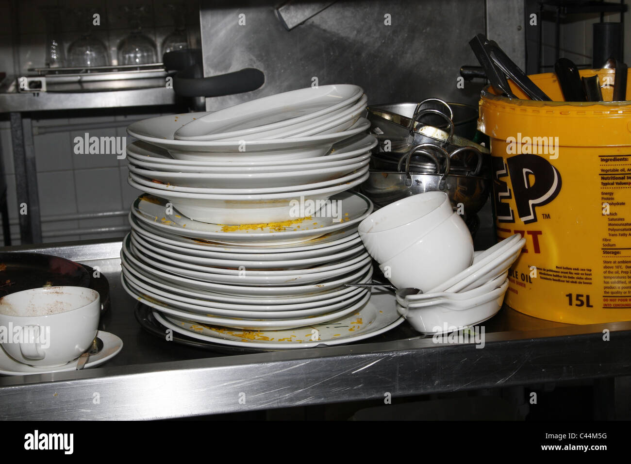 Washing pots hires stock photography and images Alamy