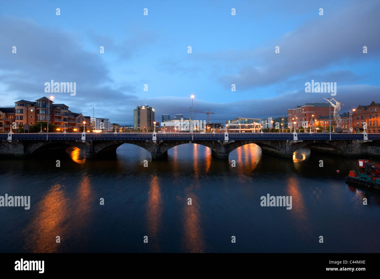 queens-bridge-belfast-stock-photos-queens-bridge-belfast-stock-images