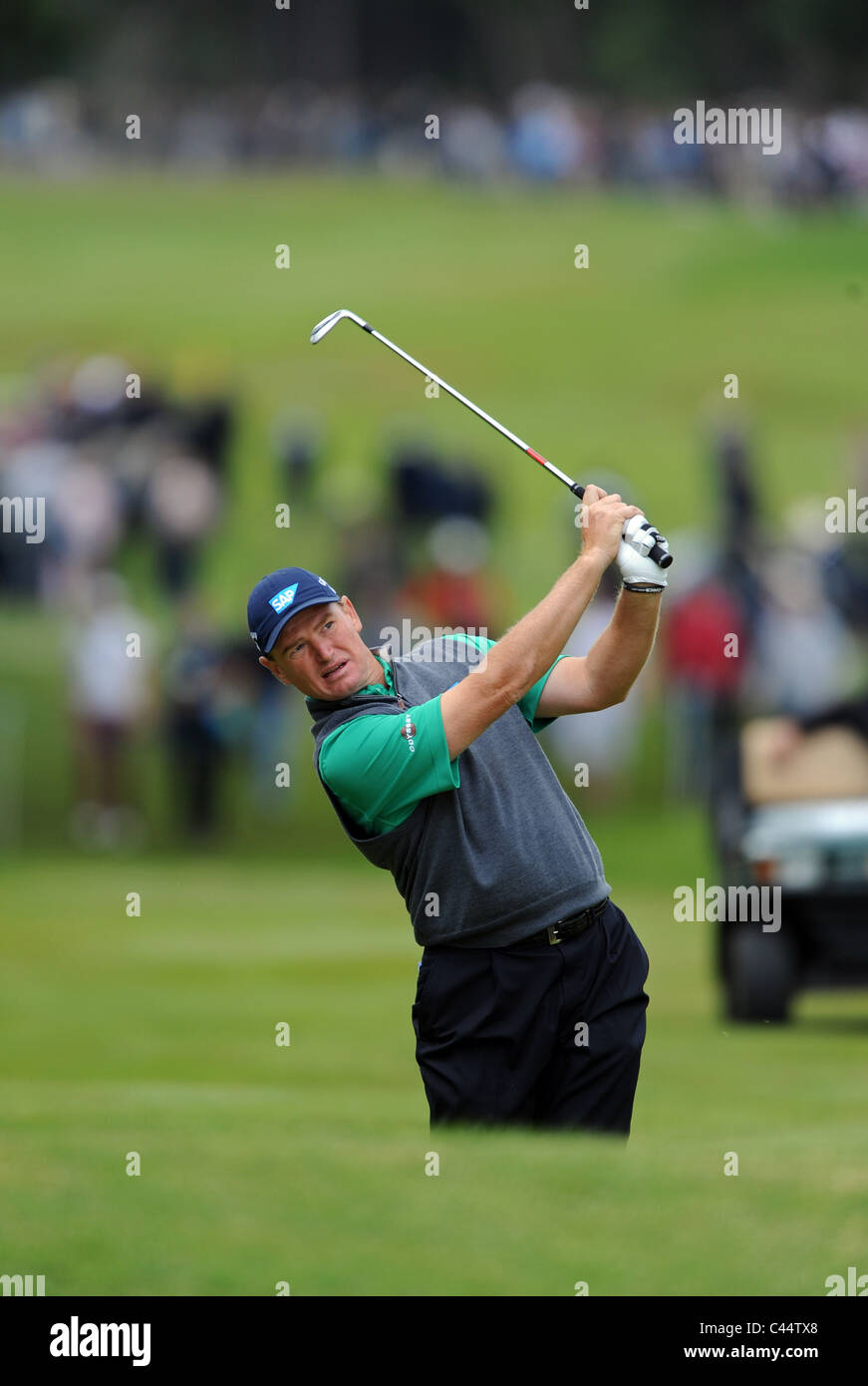 Professional Golfer Ernie Els plays a shot Stock Photo Alamy
