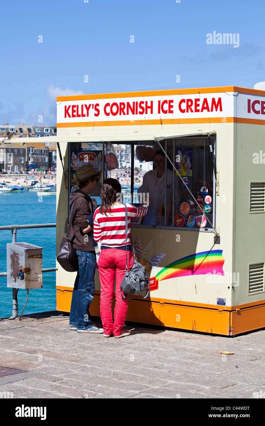 Young couple buy ice creak in St Ives, Cornwall Stock Photo