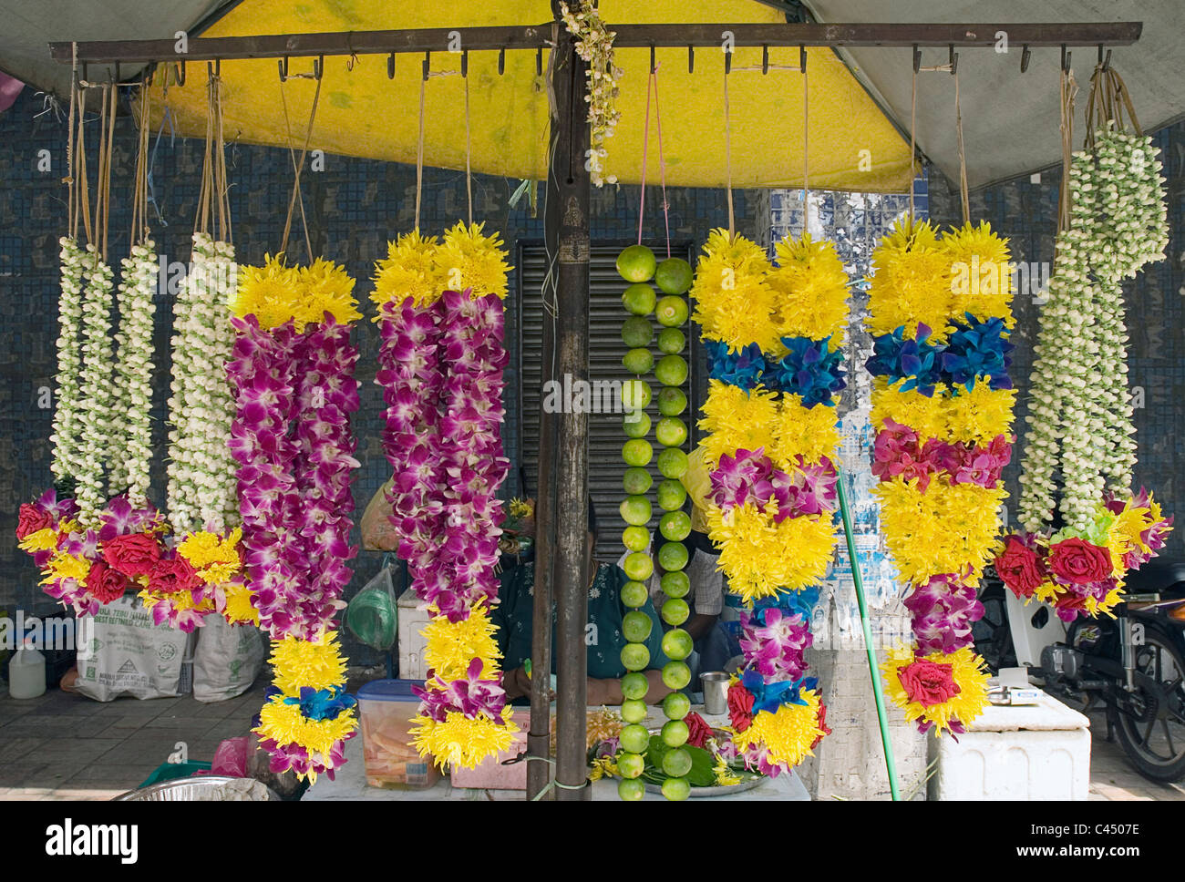 Malaysia, Kuala Lumpur, Sri Mahamariamman Temple, jasmine garlands on market stall Stock Photo