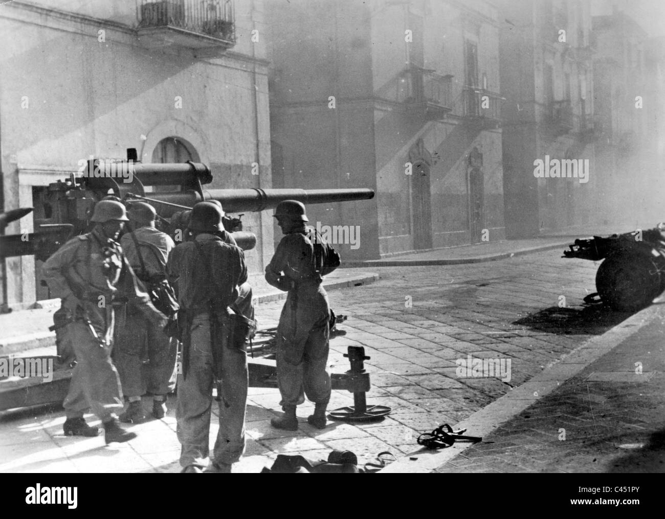 German 8.8 cm Flak antiaircraft gun in Italy, 1943 Stock Photo