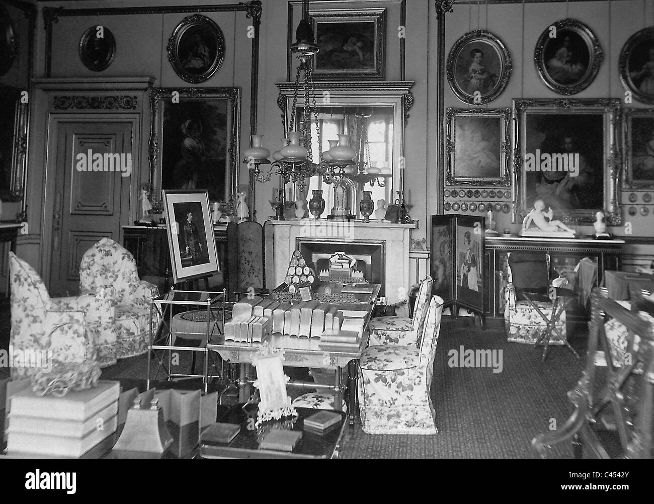 London Buckingham Palace Interior Black And White Stock
