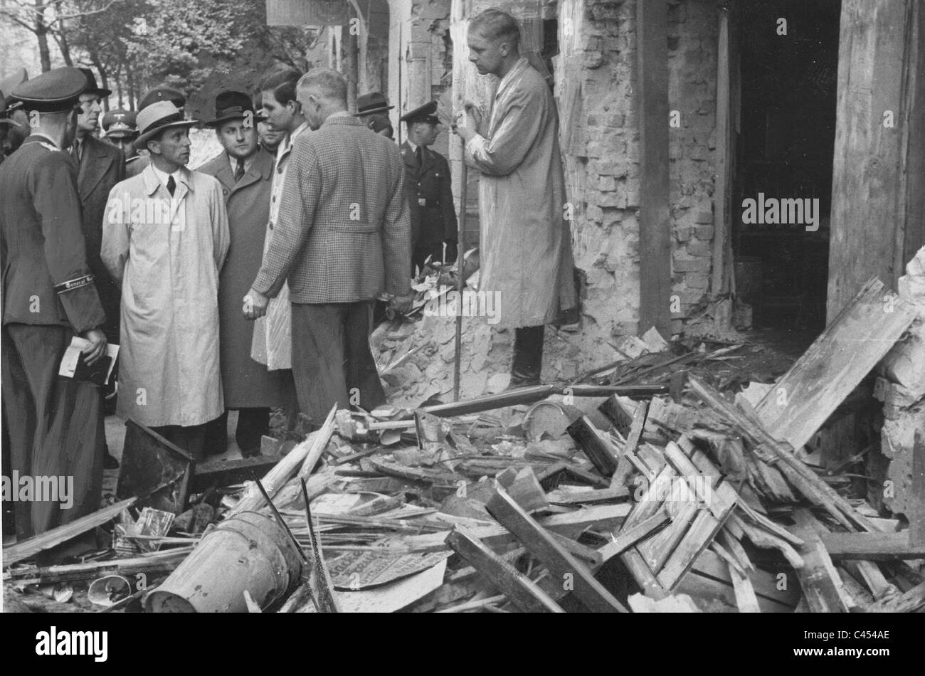 Joseph Goebbels visited homes destroyed by allied air raids, 1940 Stock Photo