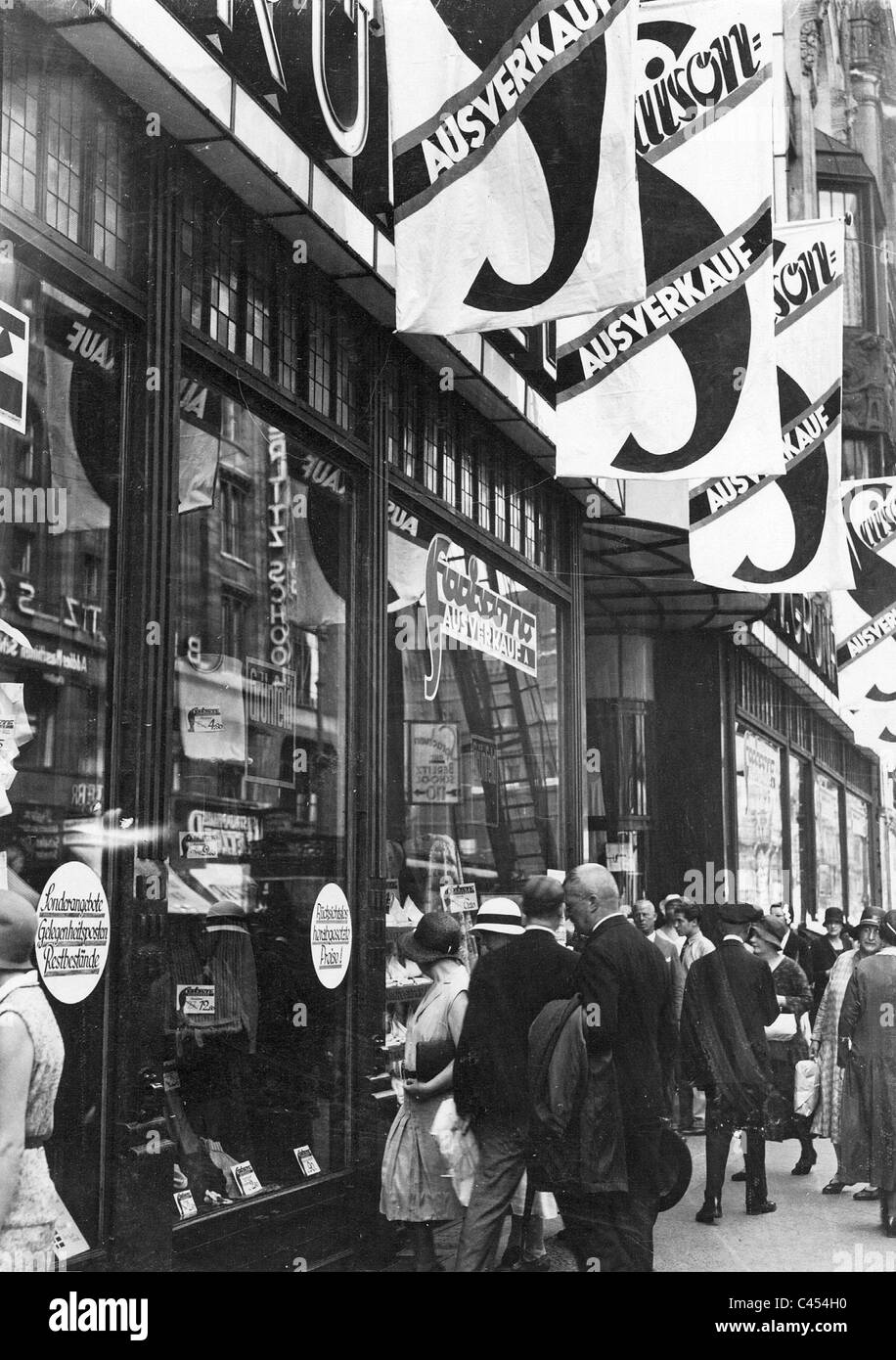 Sale, shop window Black and White Stock Photos & Images - Alamy