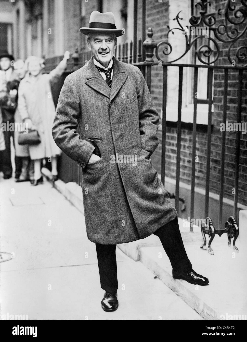 Arthur Neville Chamberlain in front of the Downing Street No. 10, 1938 Stock Photo