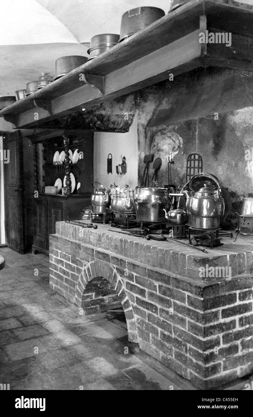 18th century kitchen interior Black and White Stock Photos & Images - Alamy