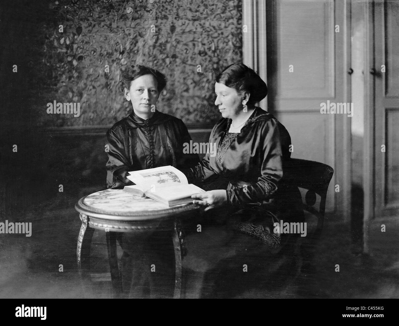 Louise Ebert and Hedwig Bauer, 1919 Stock Photo