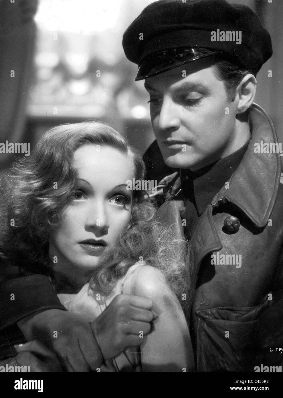 Marlene Dietrich and Robert Donat in the British film 'Knight Without Armor' from 1936 Stock Photo