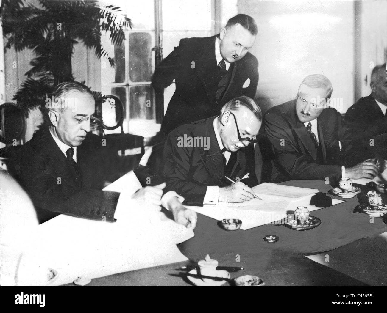Aloisi, Chambrun, v. Hassell signed an agreement on the Saar region Stock Photo