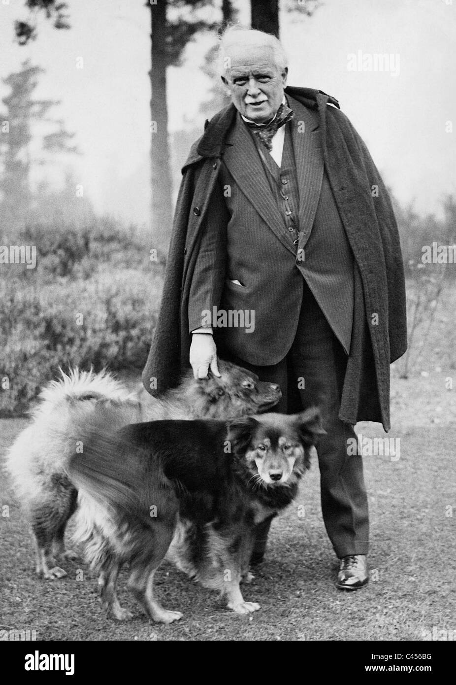 David Lloyd George with his dogs, 1932 Stock Photo
