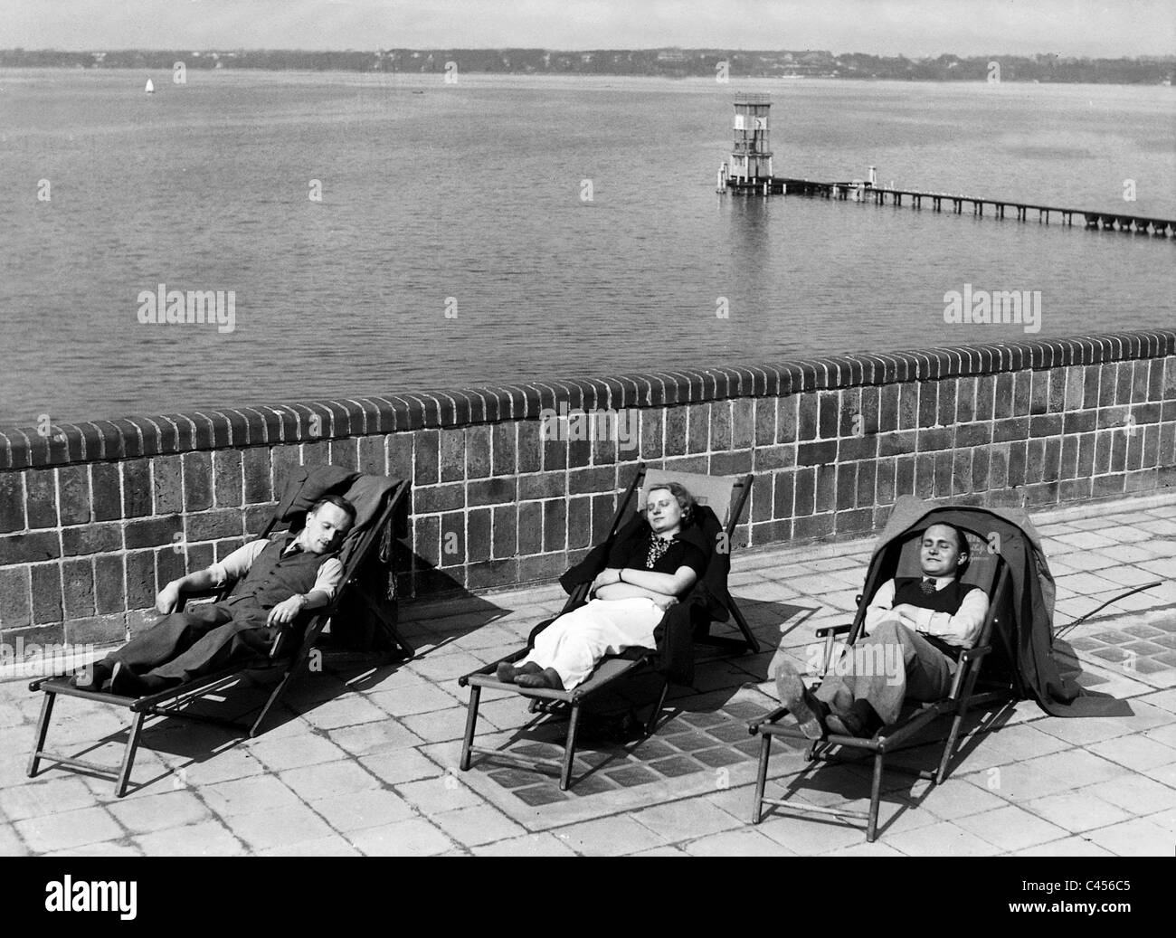 Sunbathing sunbathing Black and White Stock Photos & Images Alamy