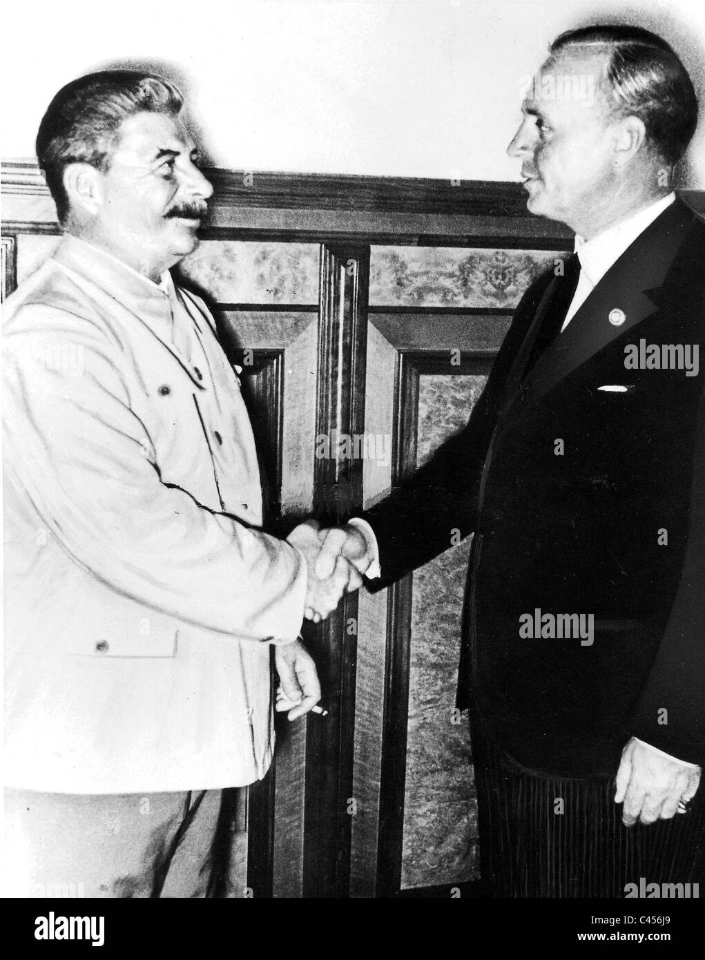 von Ribbentrop and Stalin after the conclusion of the Hitler-Stalin pact in Moscow, 1939 Stock Photo