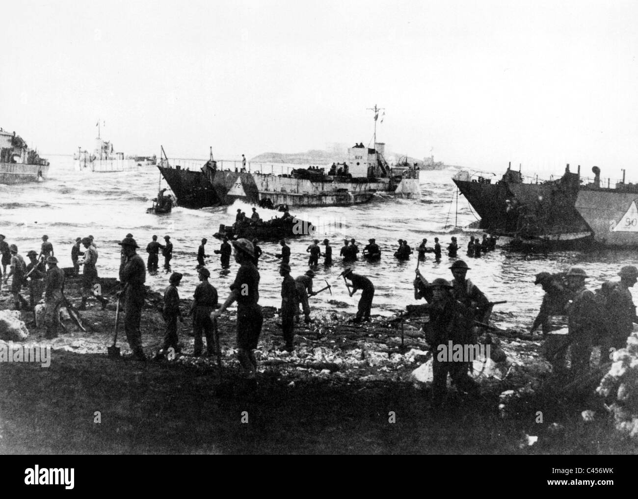 Landing of british troops hi-res stock photography and images - Alamy