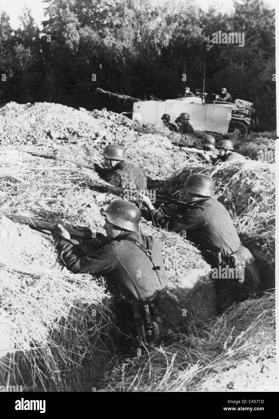 German soldiers in position on the Eastern Front, 1944 Stock Photo