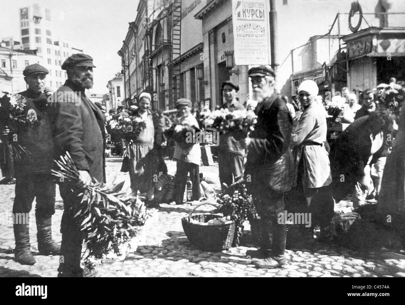 Flower market in Moscow Stock Photo Alamy