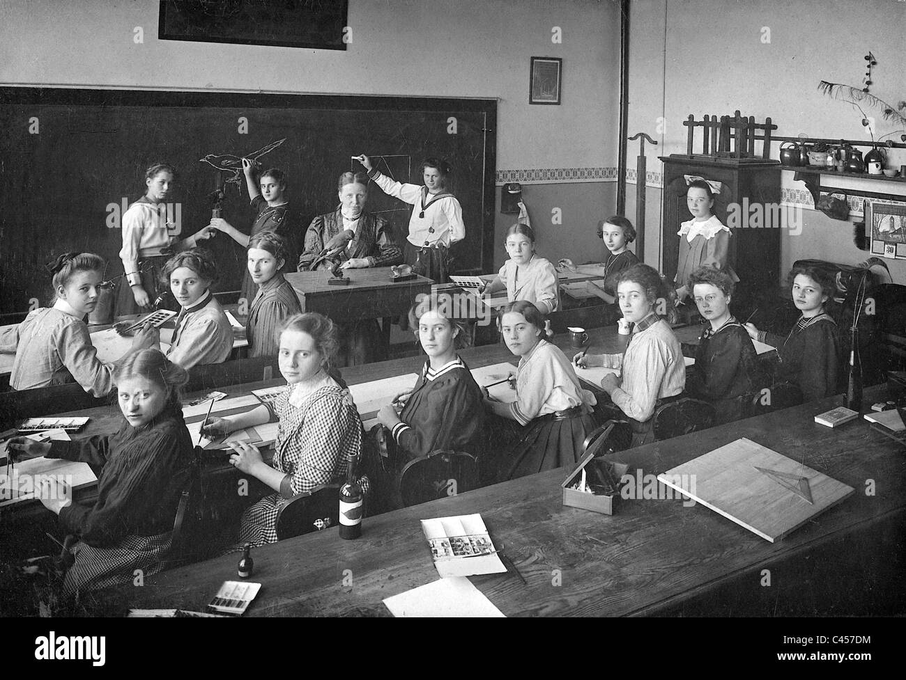 Teaching in a girls' class, 1913 Stock Photo