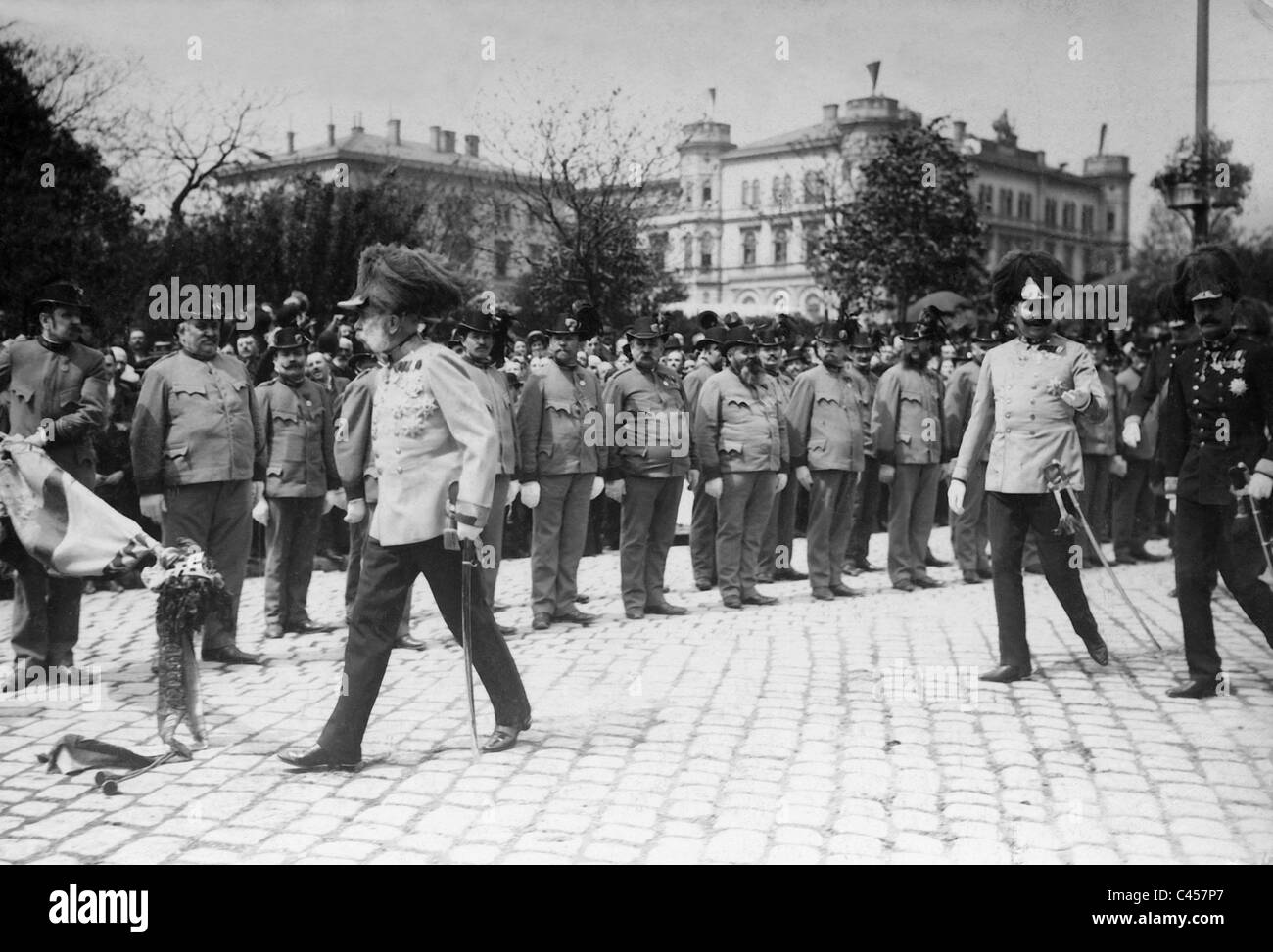 Kaiser Franz Joseph I with Archduke Franz Ferdinand at the anniversary of the Battle of Aspern, 1909 Stock Photo
