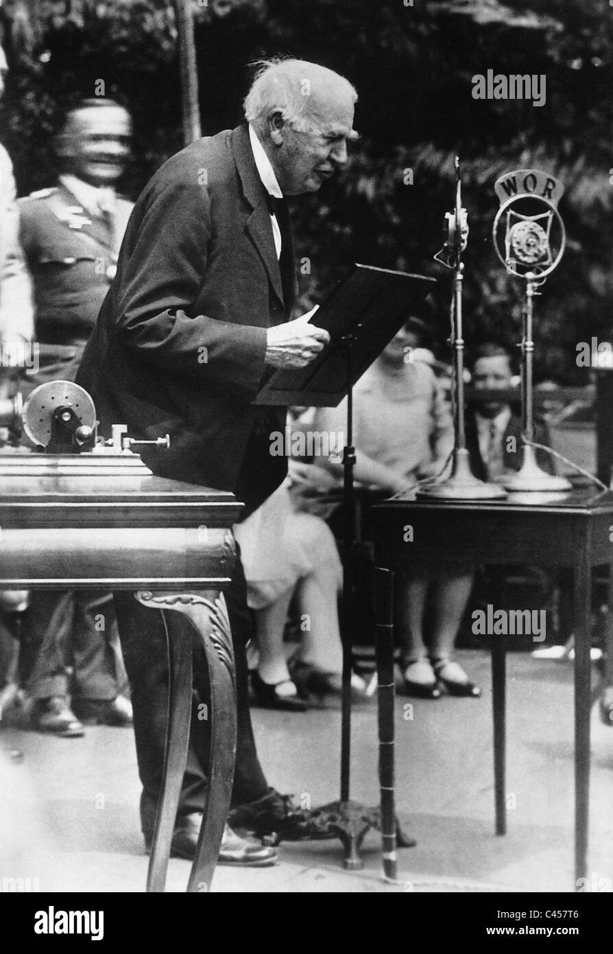 Thomas Alva Edison speaks into a microphone, 1927 Stock Photo Alamy