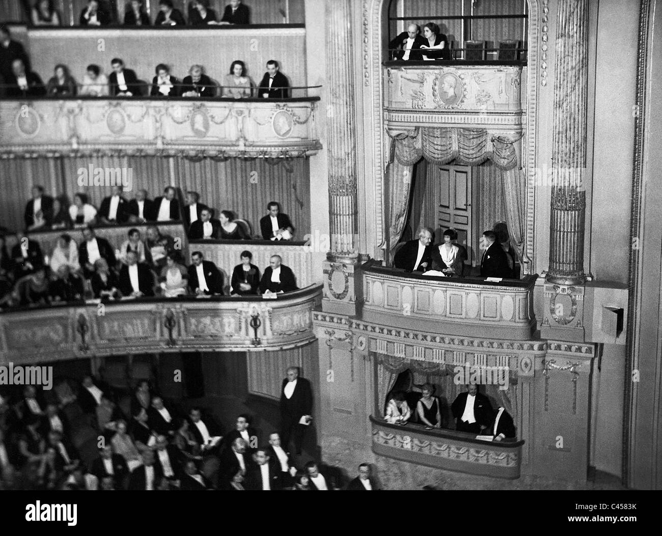 Gerhart Hauptmann, Margarete Hauptmann and Dr. Bracht in the State Theater, 1932 Stock Photo