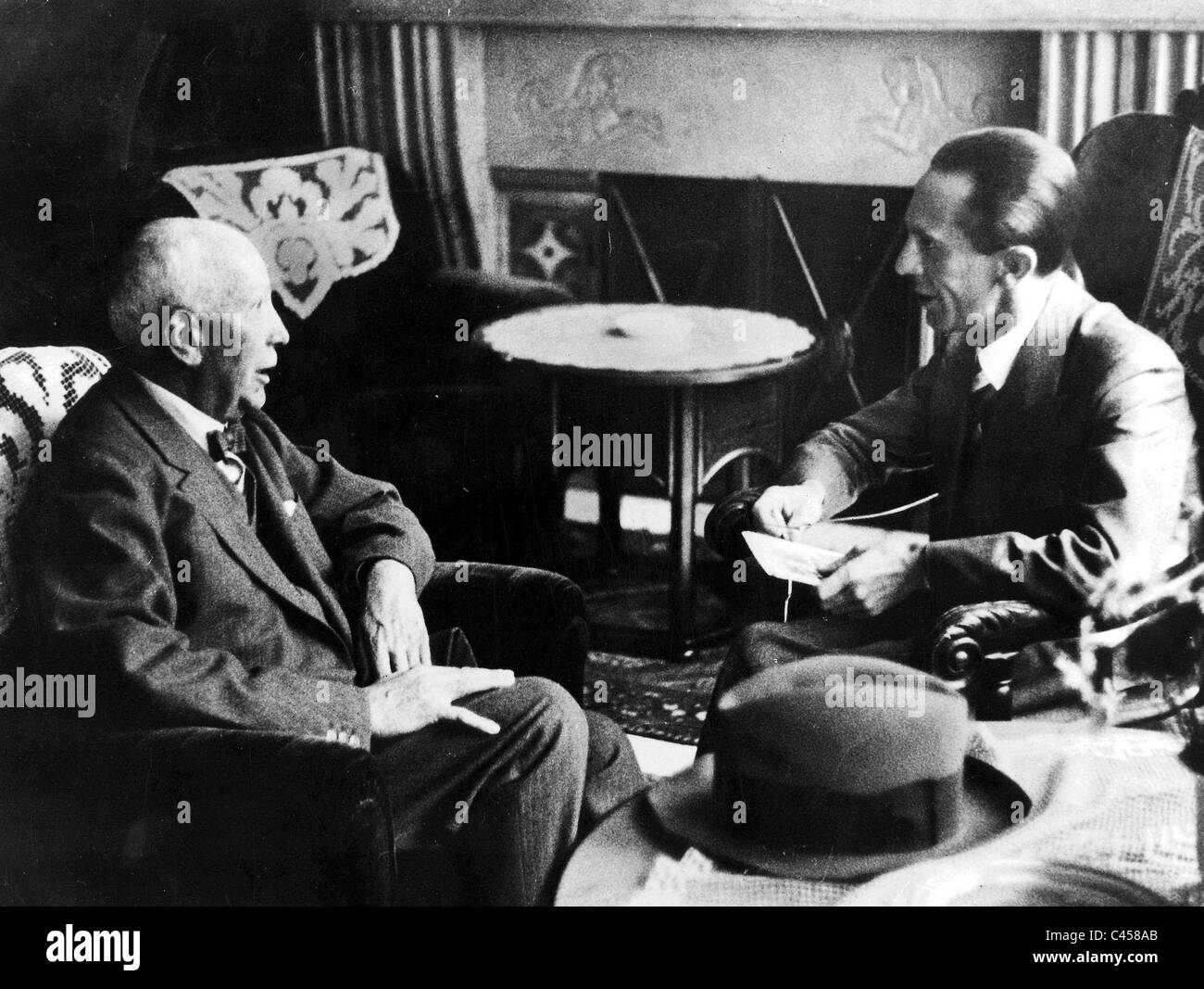 Richard Strauss and Joseph Goebbels, during the Reich Theater Week, 1935 Stock Photo