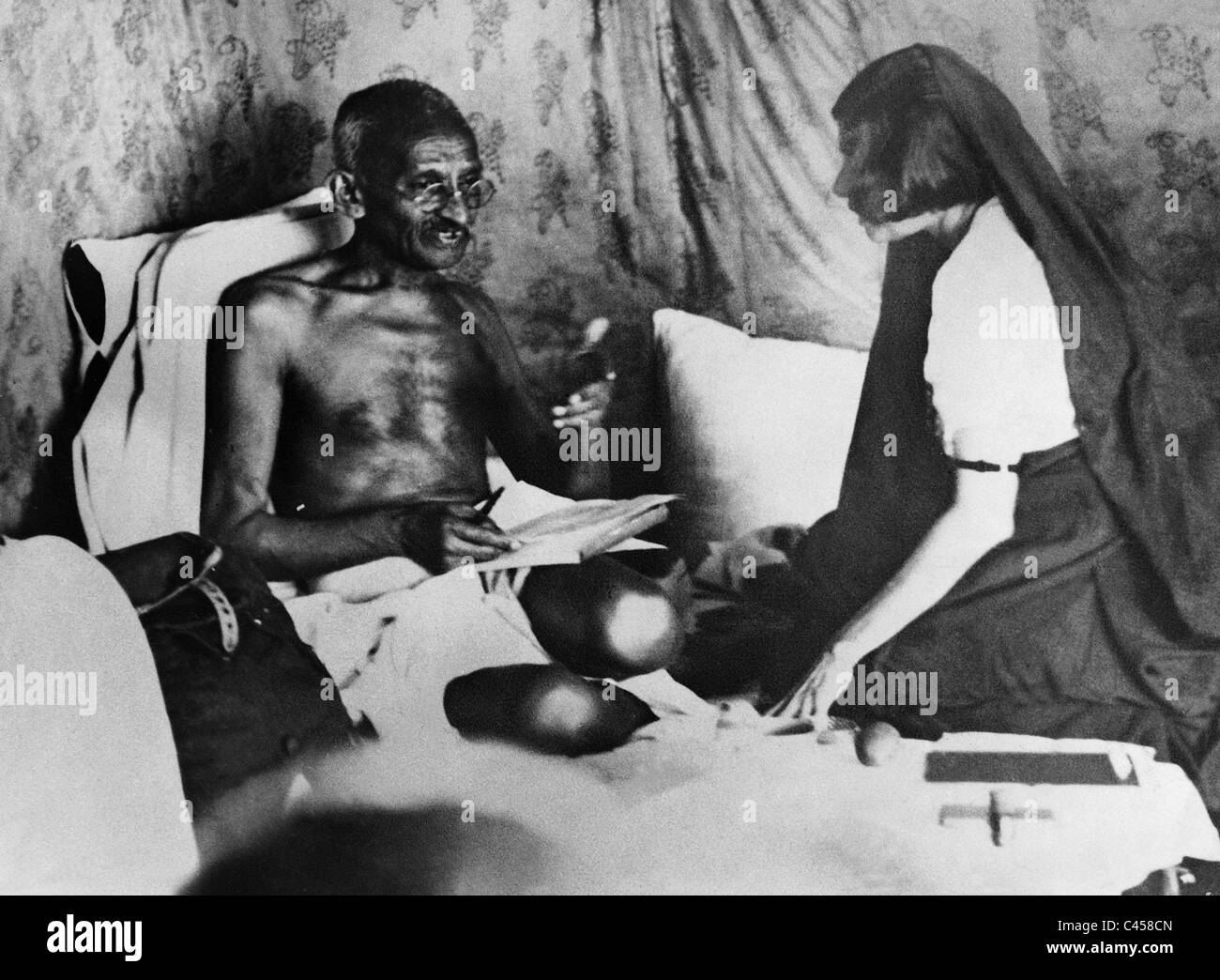 Mahatma Gandhi gives Mrs. Perin directions shortly before his arrest, 1932 Stock Photo