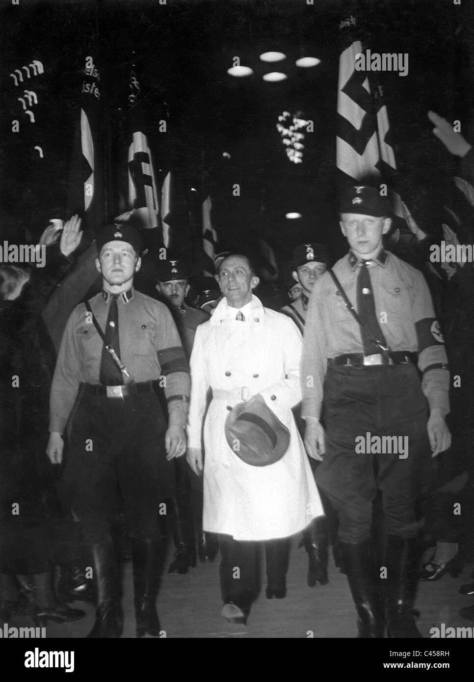Joseph Goebbels between SS guards, 1934 Stock Photo