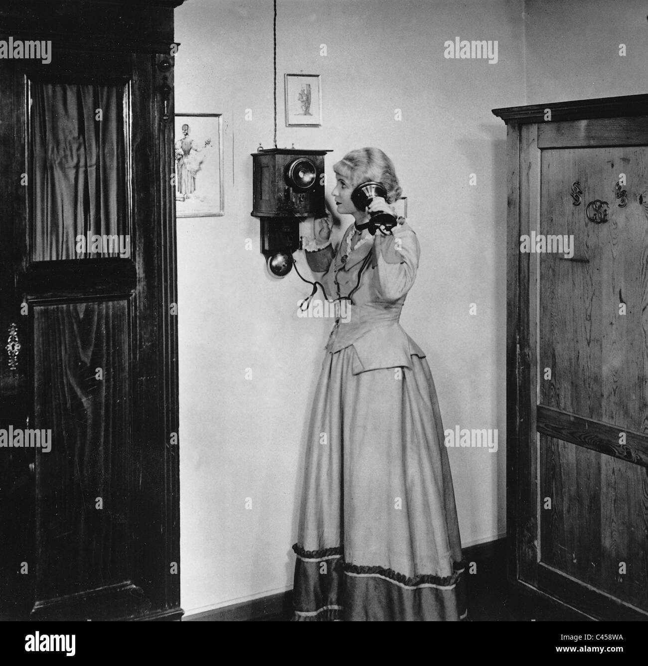Woman at telephone from 1900 hi-res stock photography and images - Alamy
