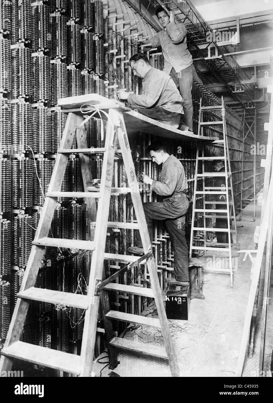 Telephone exchange wires hires stock photography and images Alamy