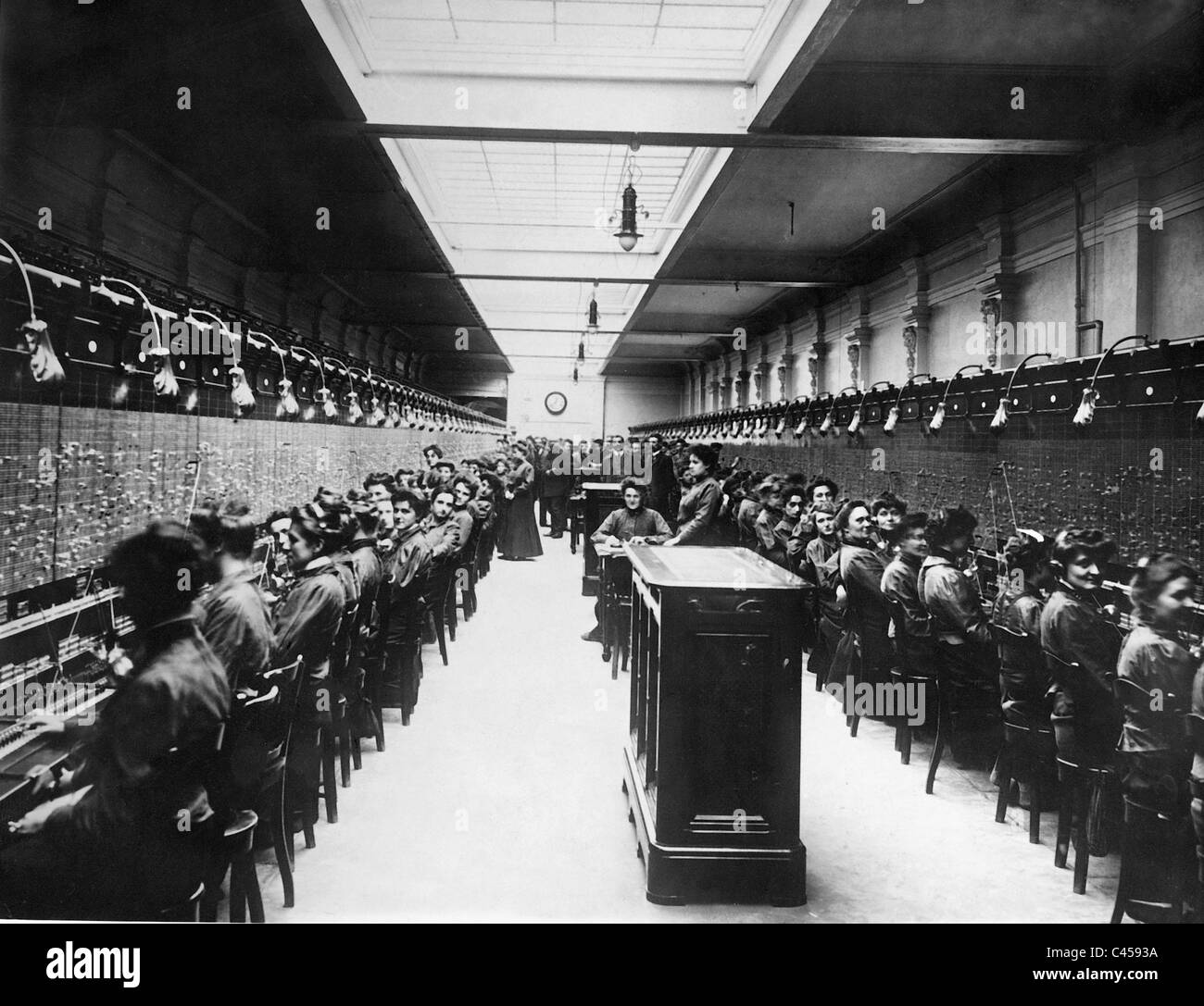 1910 telephone hi-res stock photography and images - Alamy