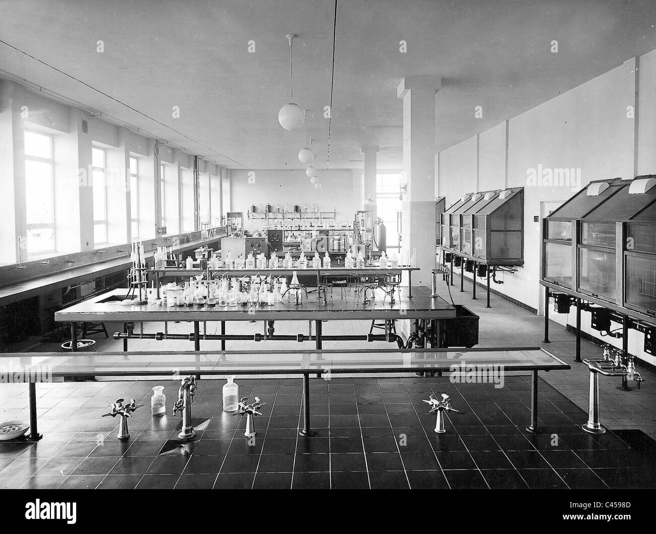 Physico-chemical laboratory in the New Kaiser-Wilhelm-Institute for Iron Research Stock Photo