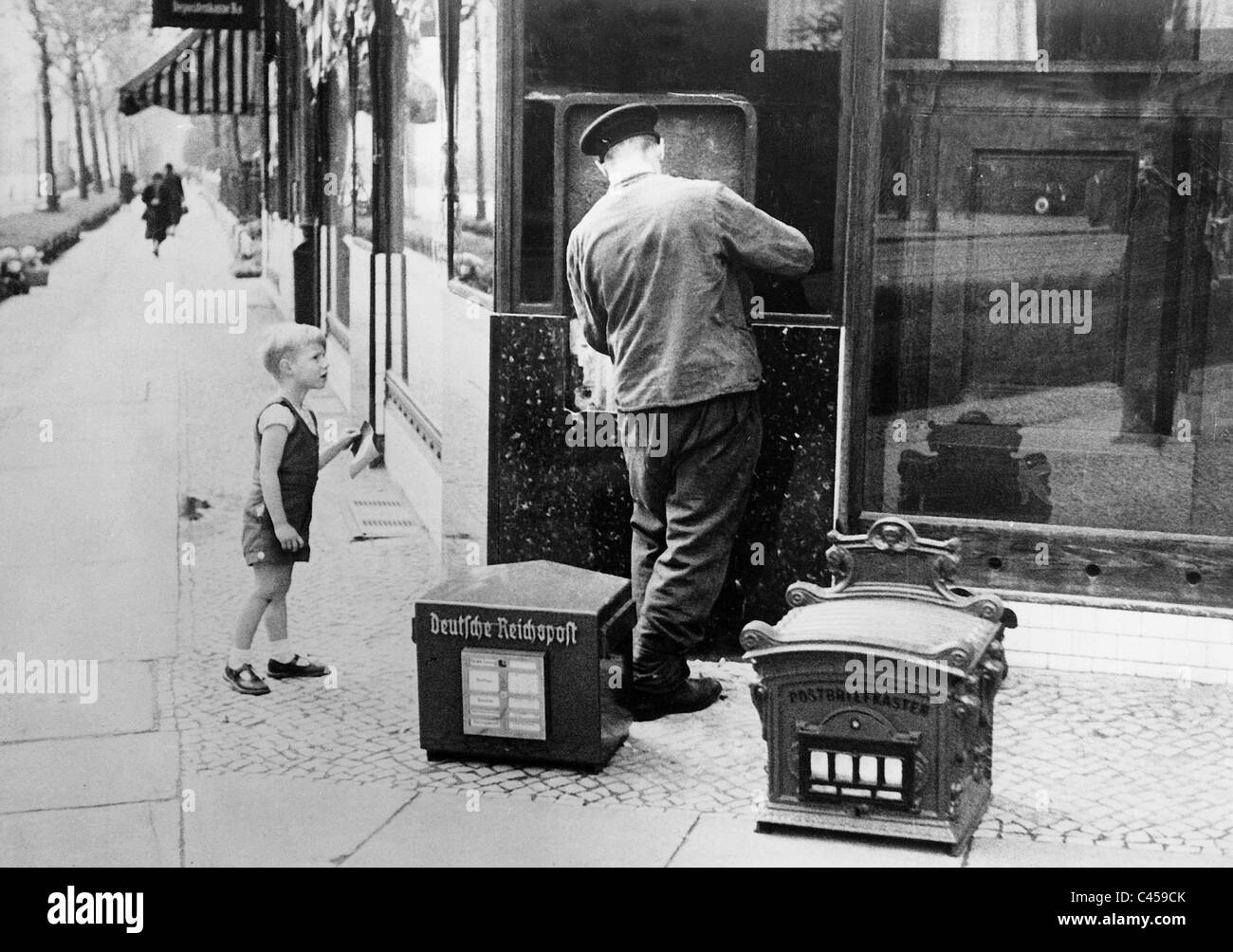 Exchange of mailbox in Berlin Friedenau, 1937 Stock Photo