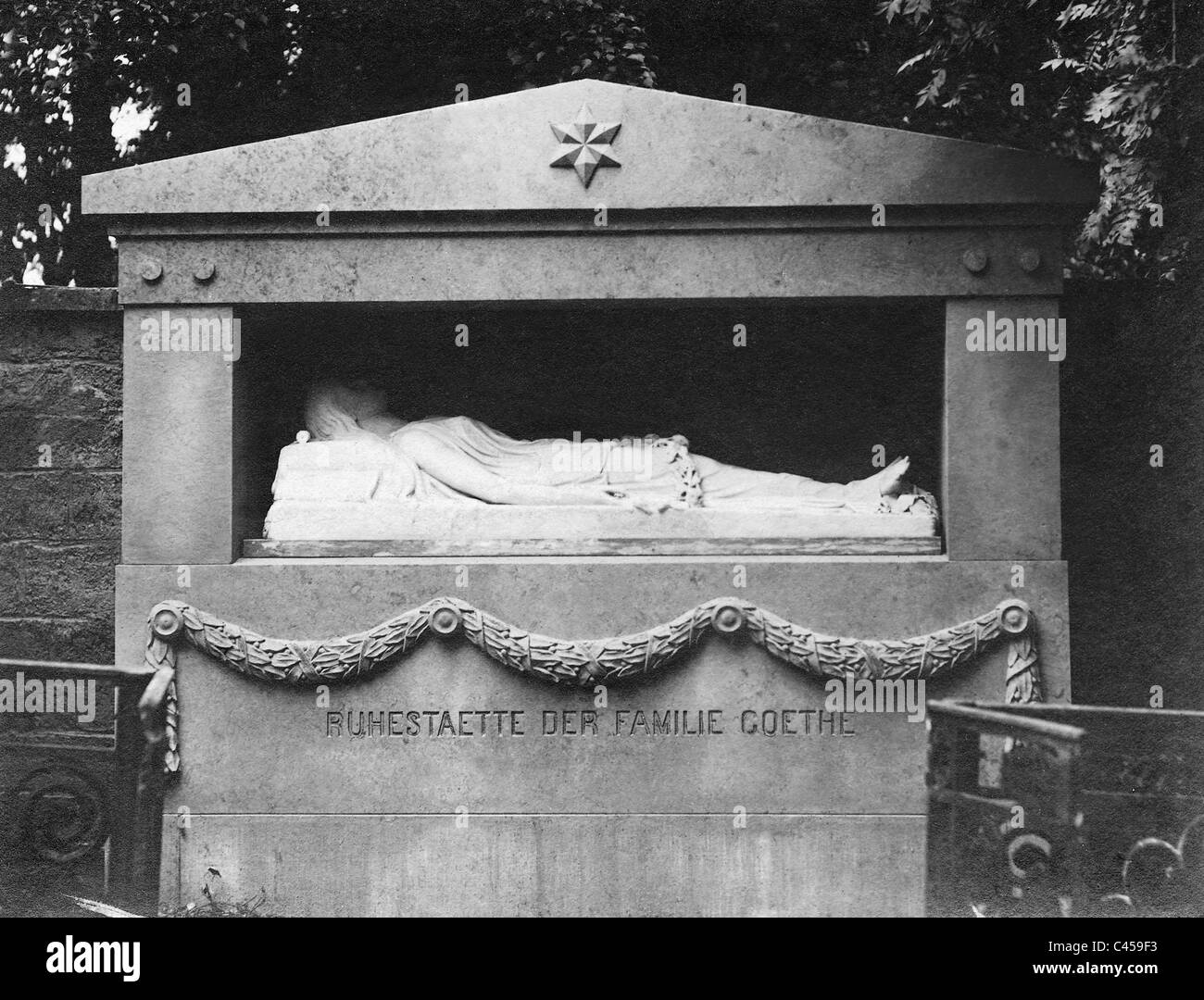 Grave monument for the resting place of the Goethe family in Weimar, 1910 Stock Photo
