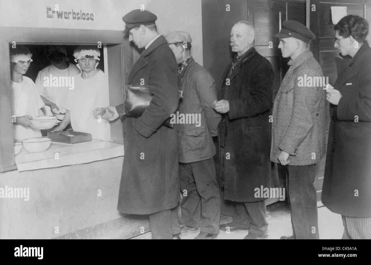 Unemployed people in front of a soup kitchen in Berlin, 1930 Stock Photo
