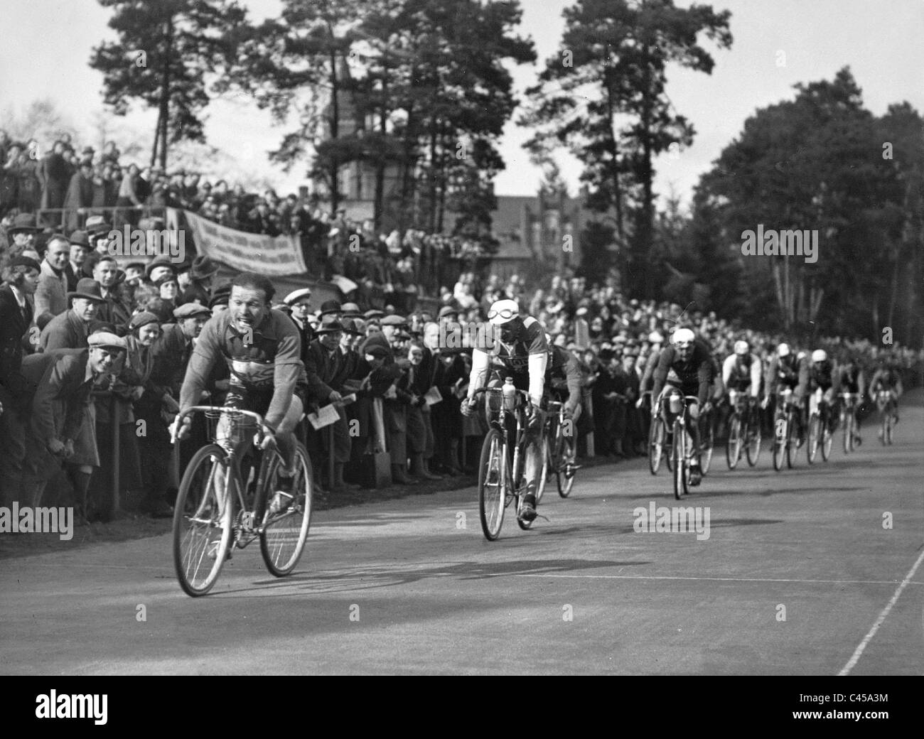 Cycling long-distance tour Berlin - Cottbus - Berlin, 1937 Stock Photo