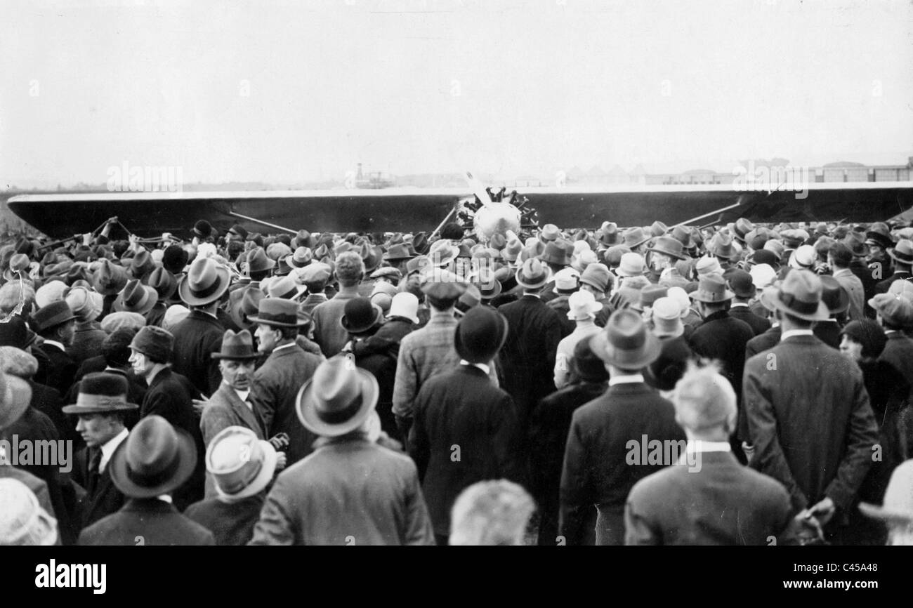 Onlookers encircle the flight pioneer charles a lindbergh hires stock