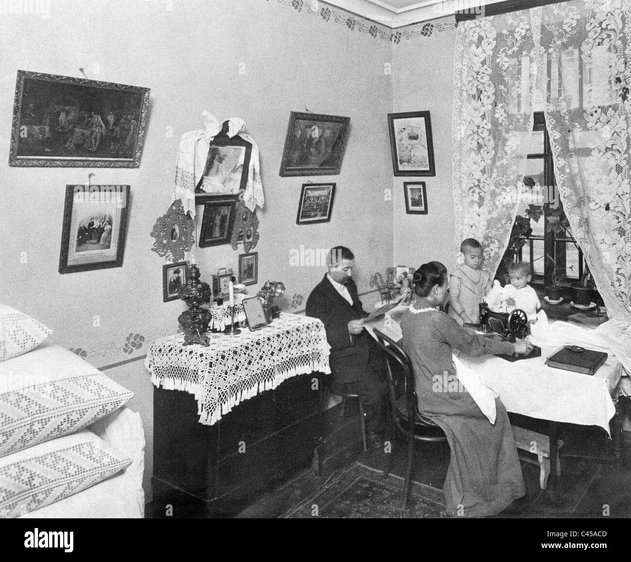 Family in living room, 1906 Stock Photo