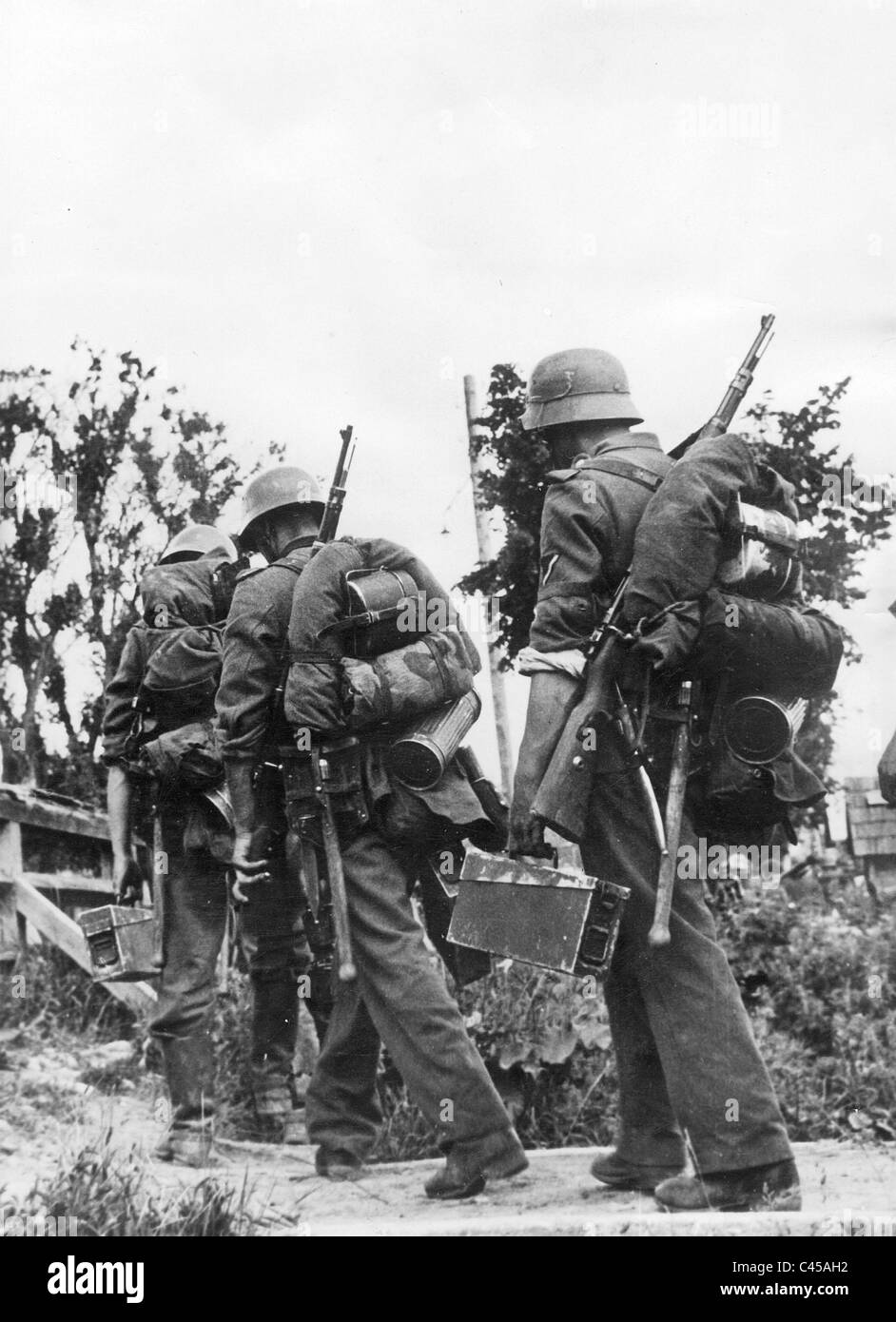 German soldiers on the march in Lithuania, 1941 Stock Photo