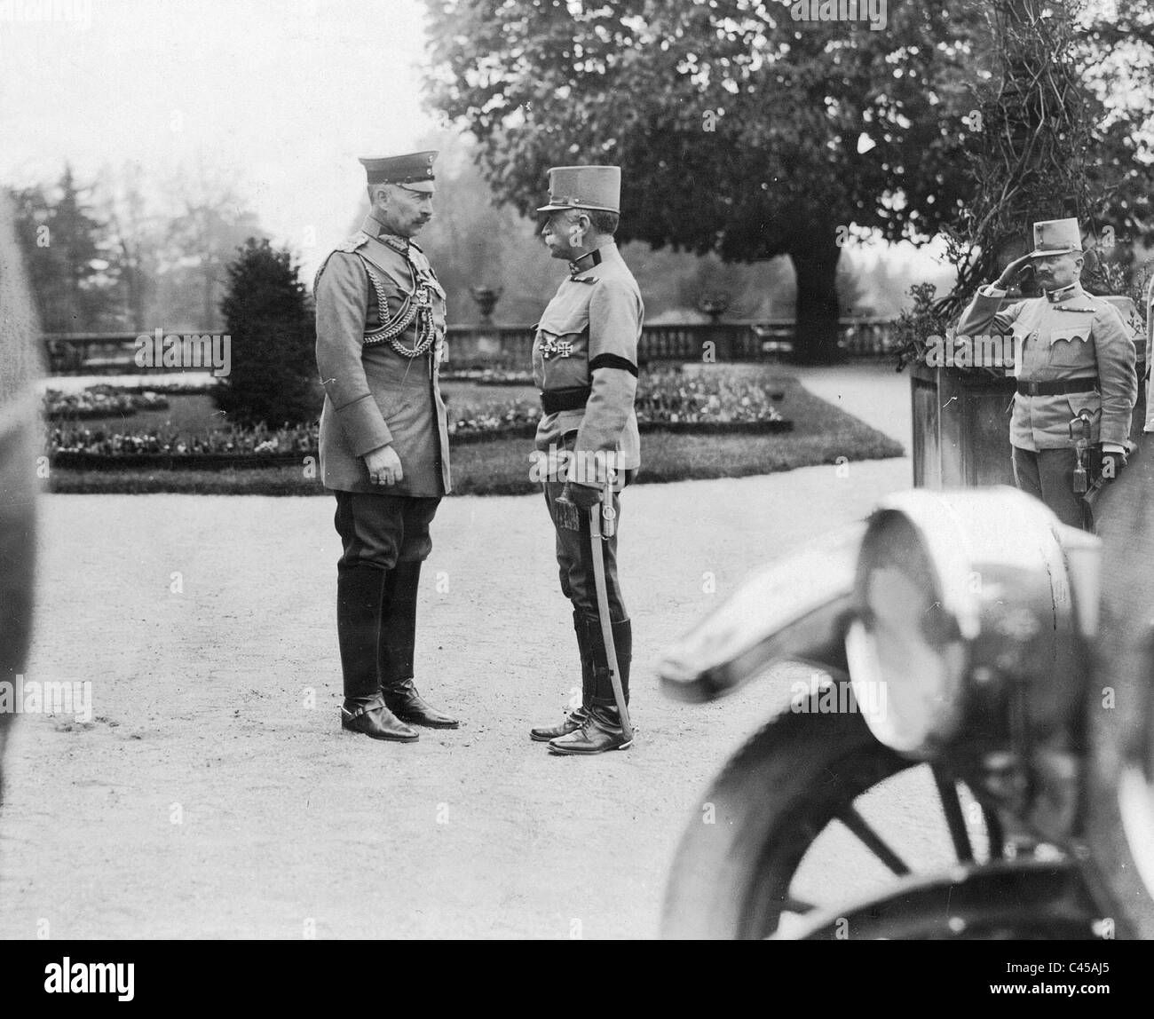 Kaiser Wilhelm II speaking with Franz Freiherr Conrad von Hoetzendorff, 1915 Stock Photo