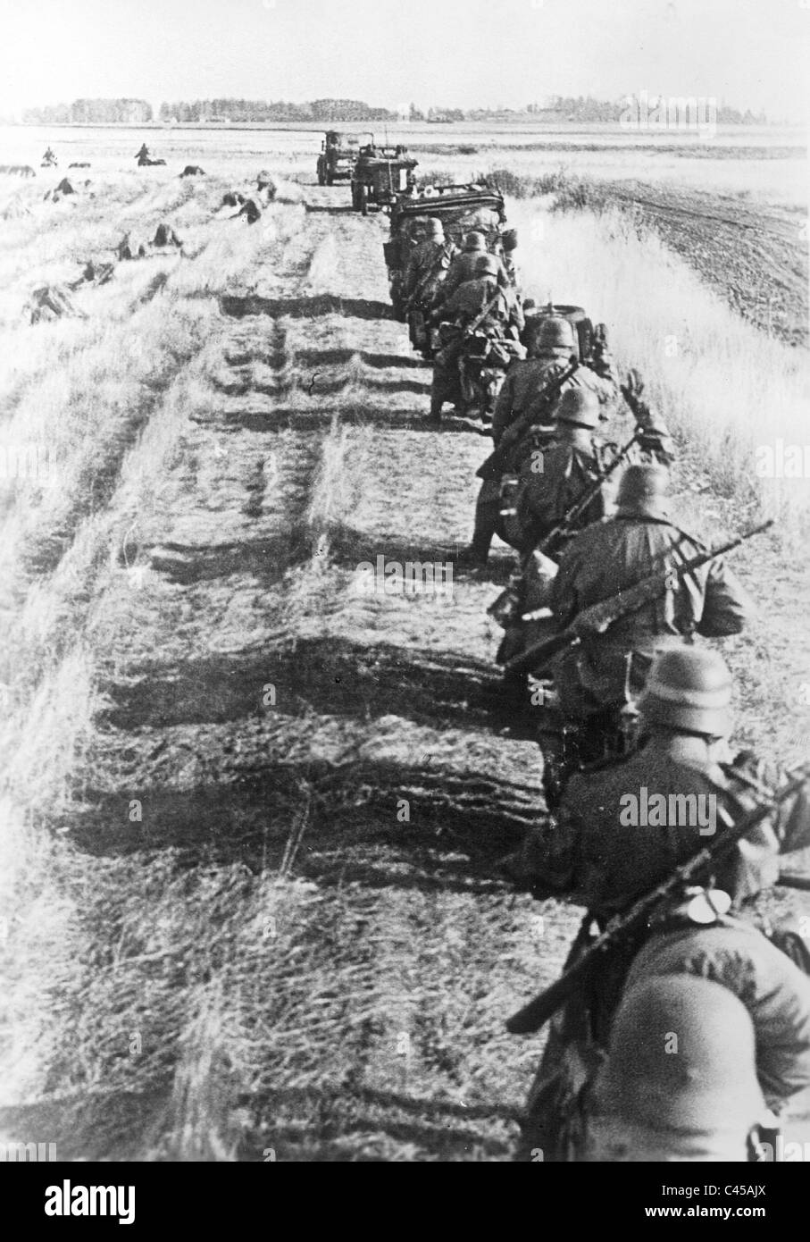 German reconnaissance division near Kalinin, 1941 Stock Photo