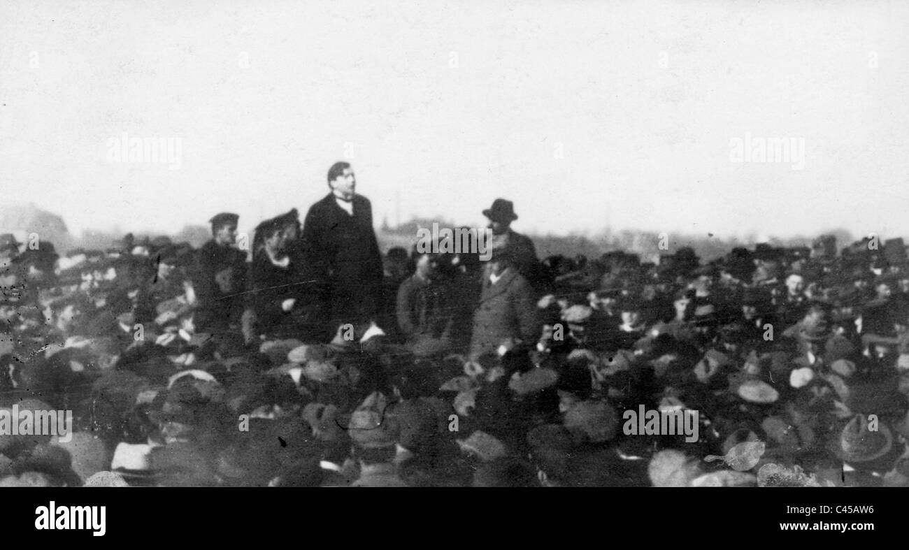 Max Levien speaks on the Oberwiesenfeld in Munich, 1919 Stock Photo