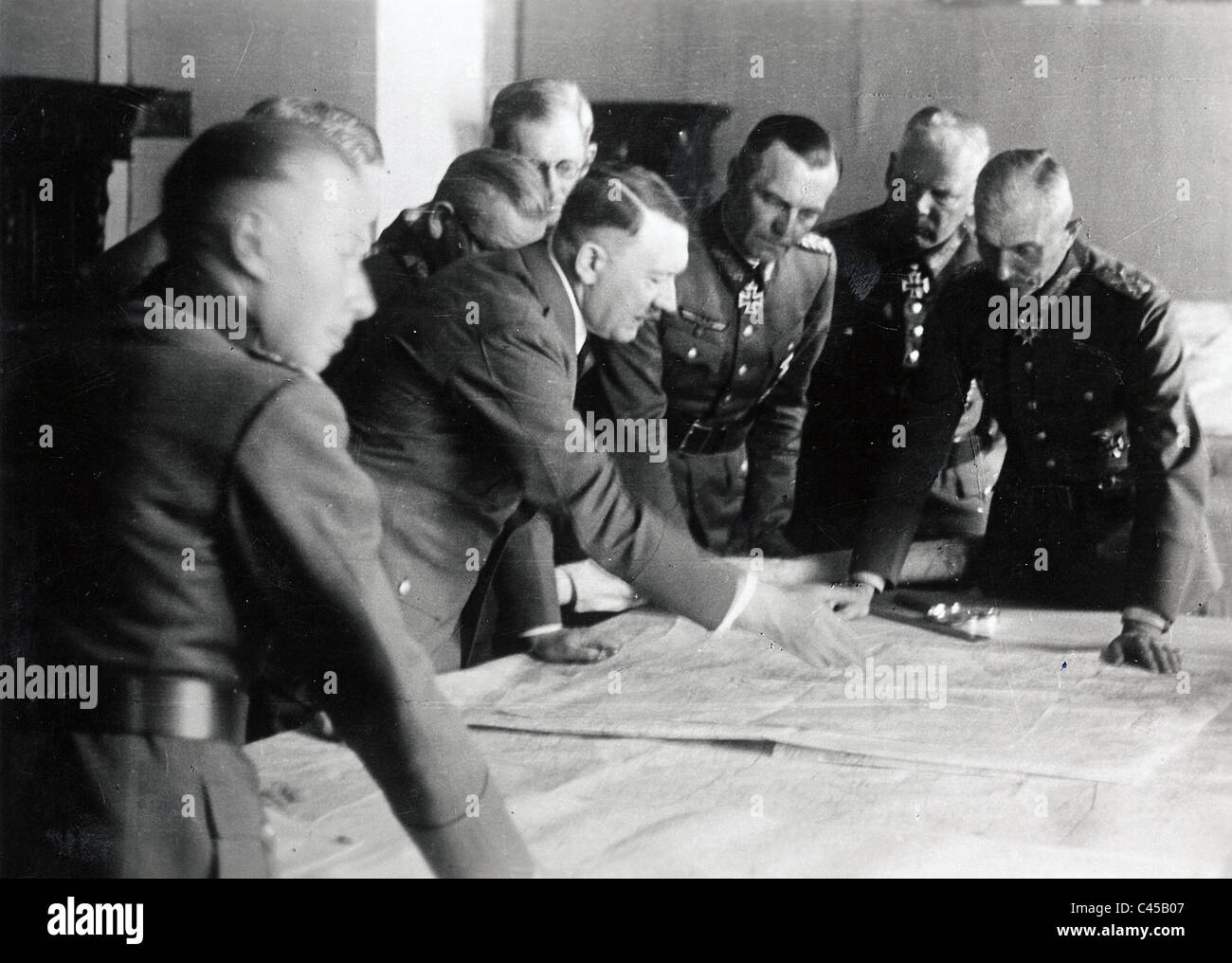 Adolf Hitler with generals studying maps, South Army Group , 1942 Stock Photo