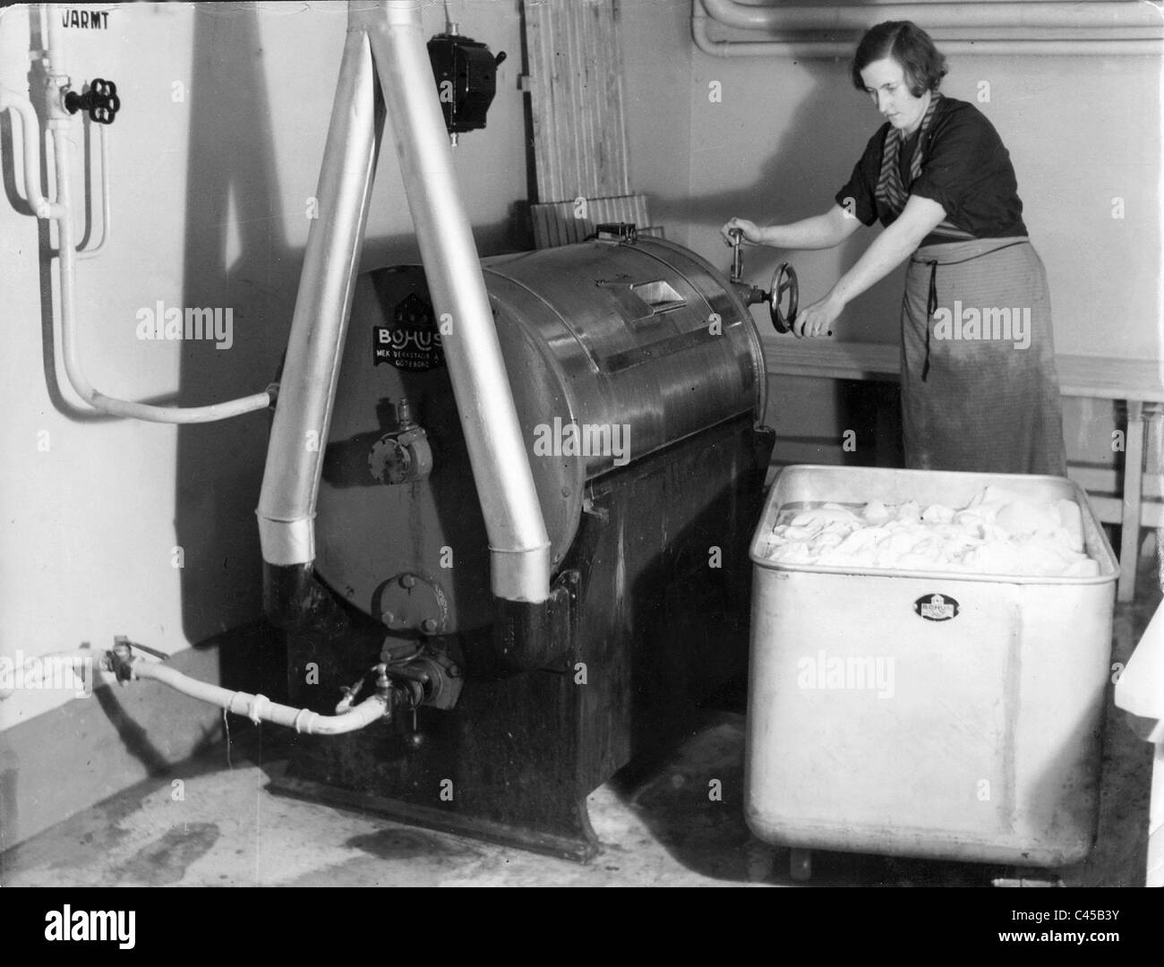 Electric washing machine, 1934 Stock Photo Alamy
