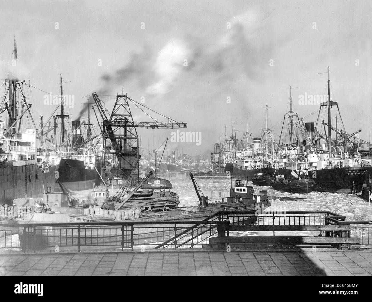 Free port of Bremen in winter, 1930 Stock Photo