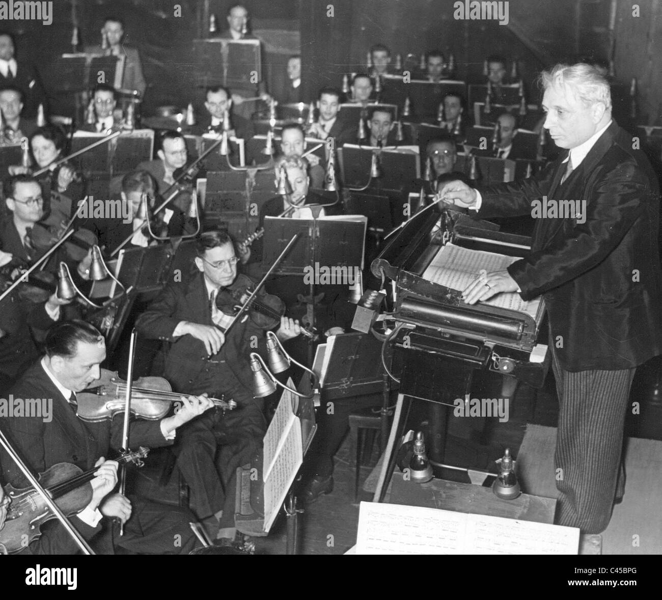 Maestro Tullio Serafin at the conductor's stand Stock Photo
