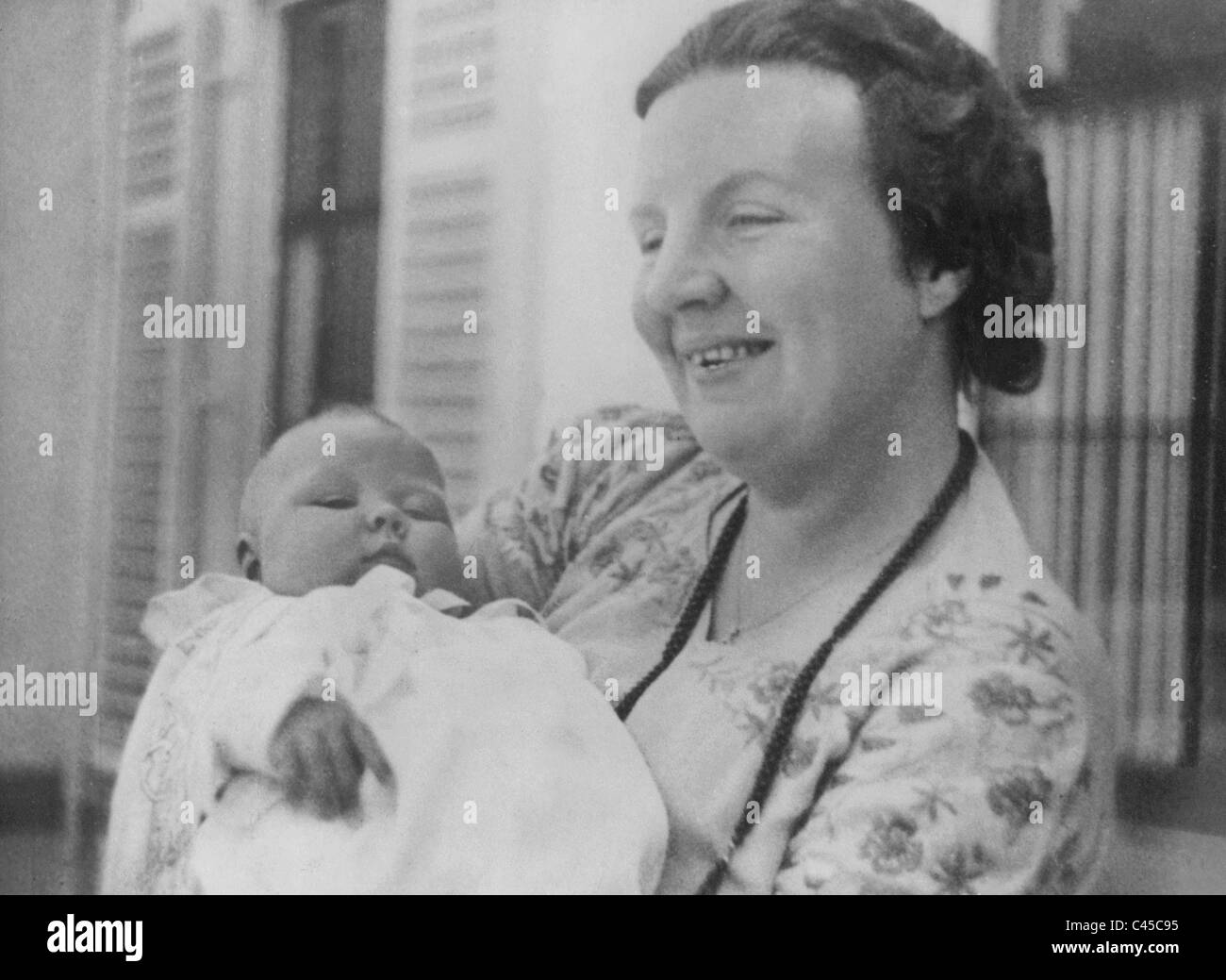 Queen Juliana with her daughter Crown Princess Beatrix, 1938 Stock Photo