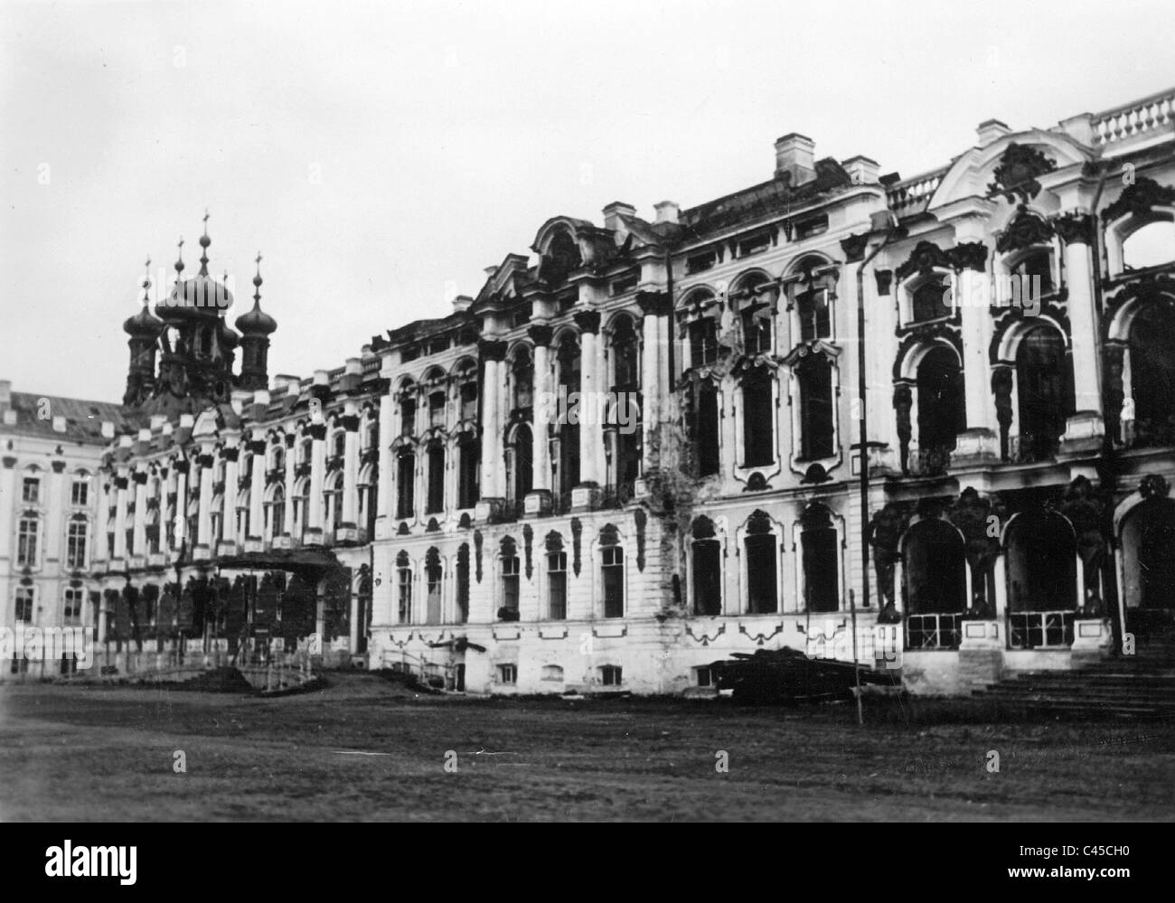 Destroyed former Czarist palace in Pushkin, 1941 Stock Photo