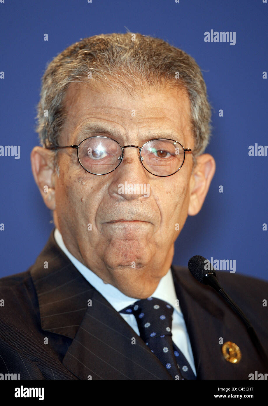 ARM MOUSSA SECRETARY GENERAL OF THE ARAB 27 May 2011 INTERNATIONAL MEDIA CENTRE DEAUVILLE FRANCE Stock Photo