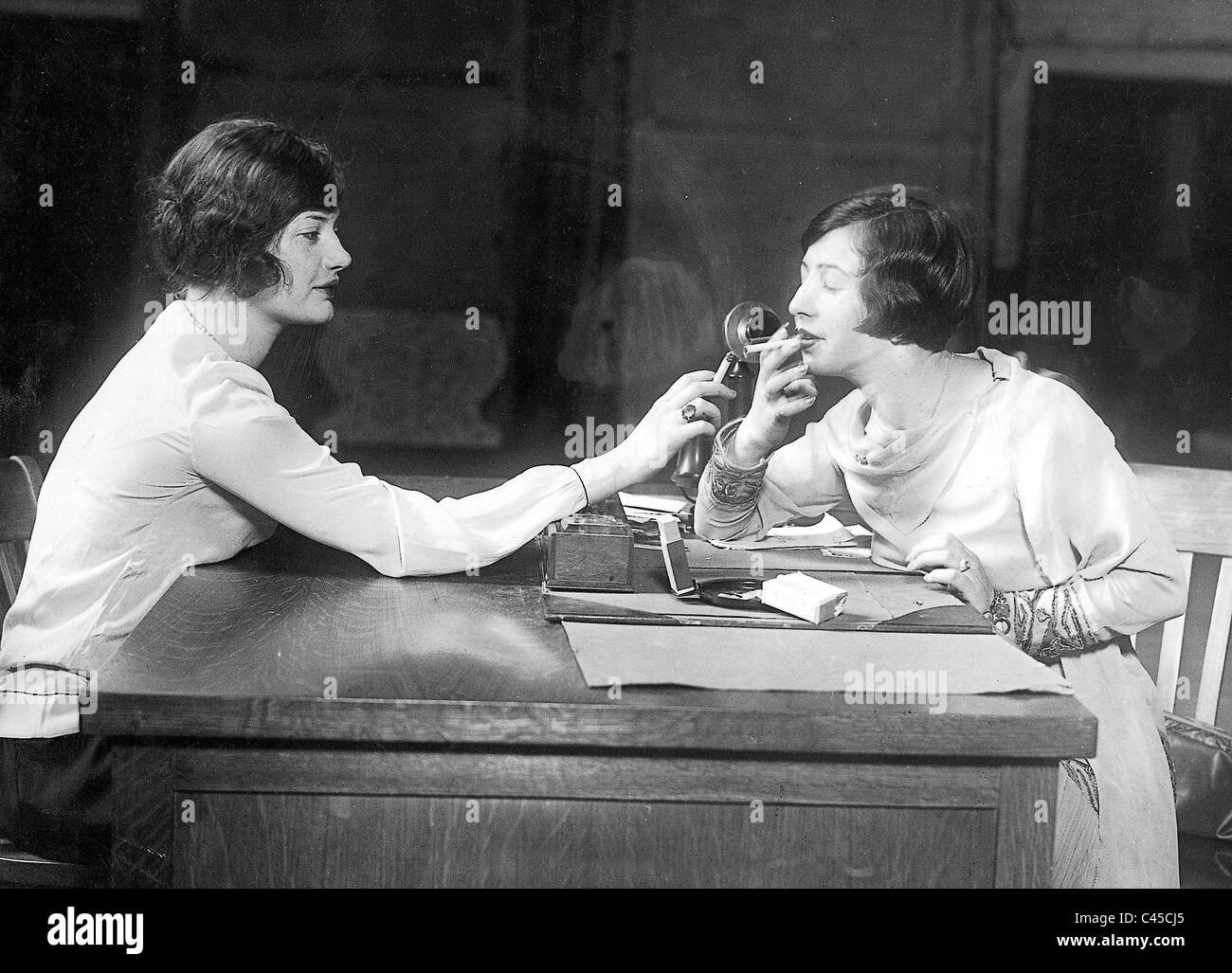 Smokers in the administrative offices of the U.S. Navy, 1927 Stock Photo